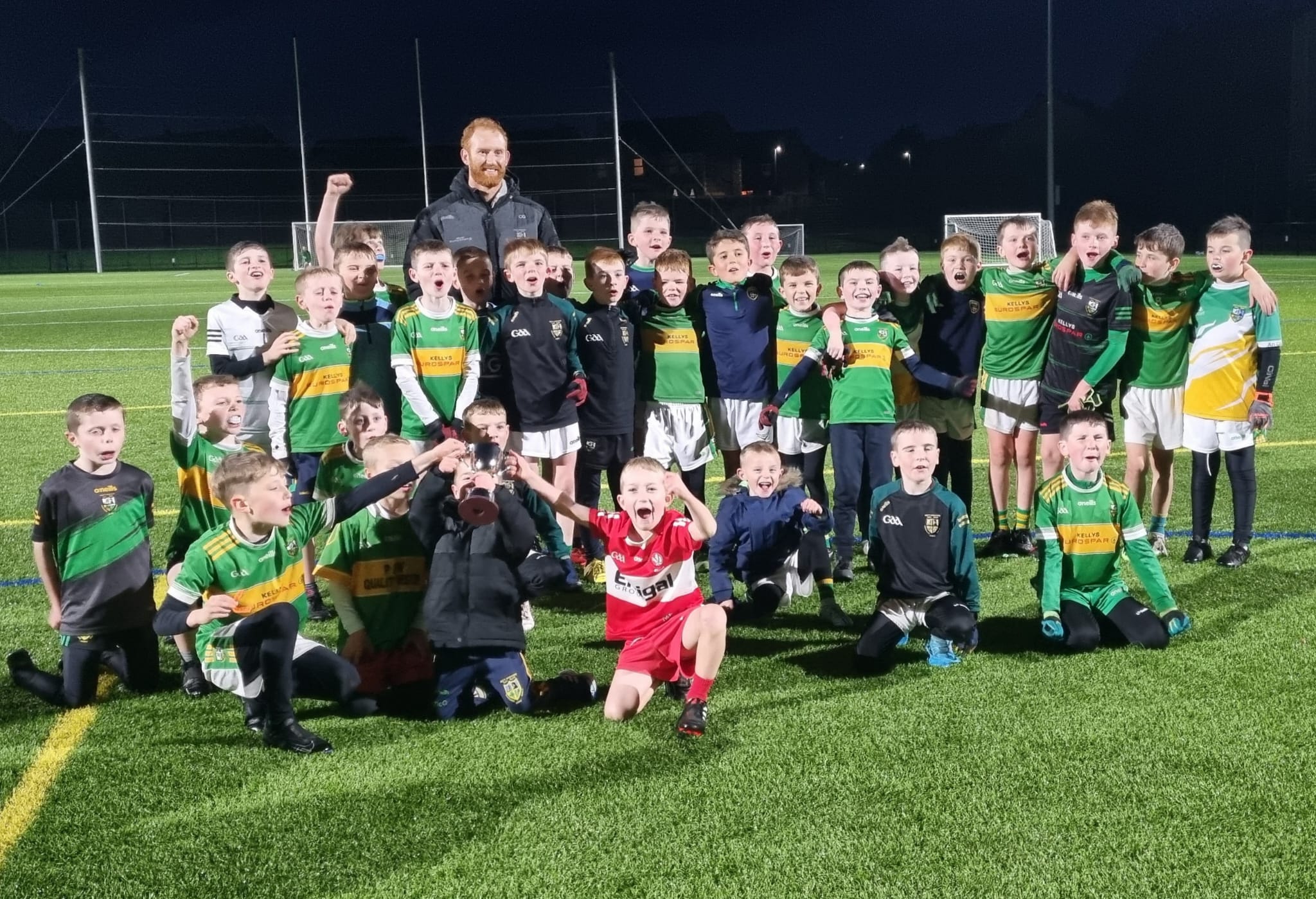 Conor Glass with U9.5 footballers team photo